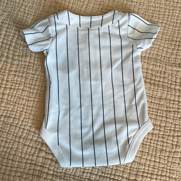 Yankees pinstripe jersey onesie / 0-3 months / Genuine merchandise by Majestic - Picture 2 of 2